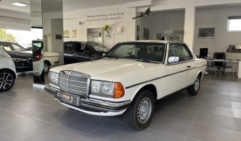 Mercedes Benz W123 Coupe 230CE completo