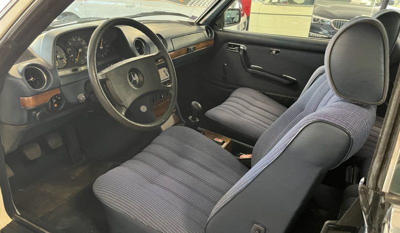 Mercedes Benz W123 Coupe 230CE completo