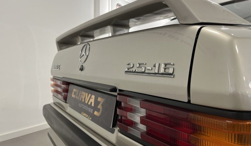 Mercedes-Benz 190E 2.5-16 completo